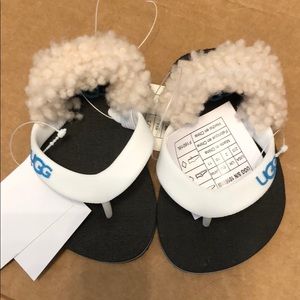 New Ugg infant flip flops size 2/3 (6-12 months)